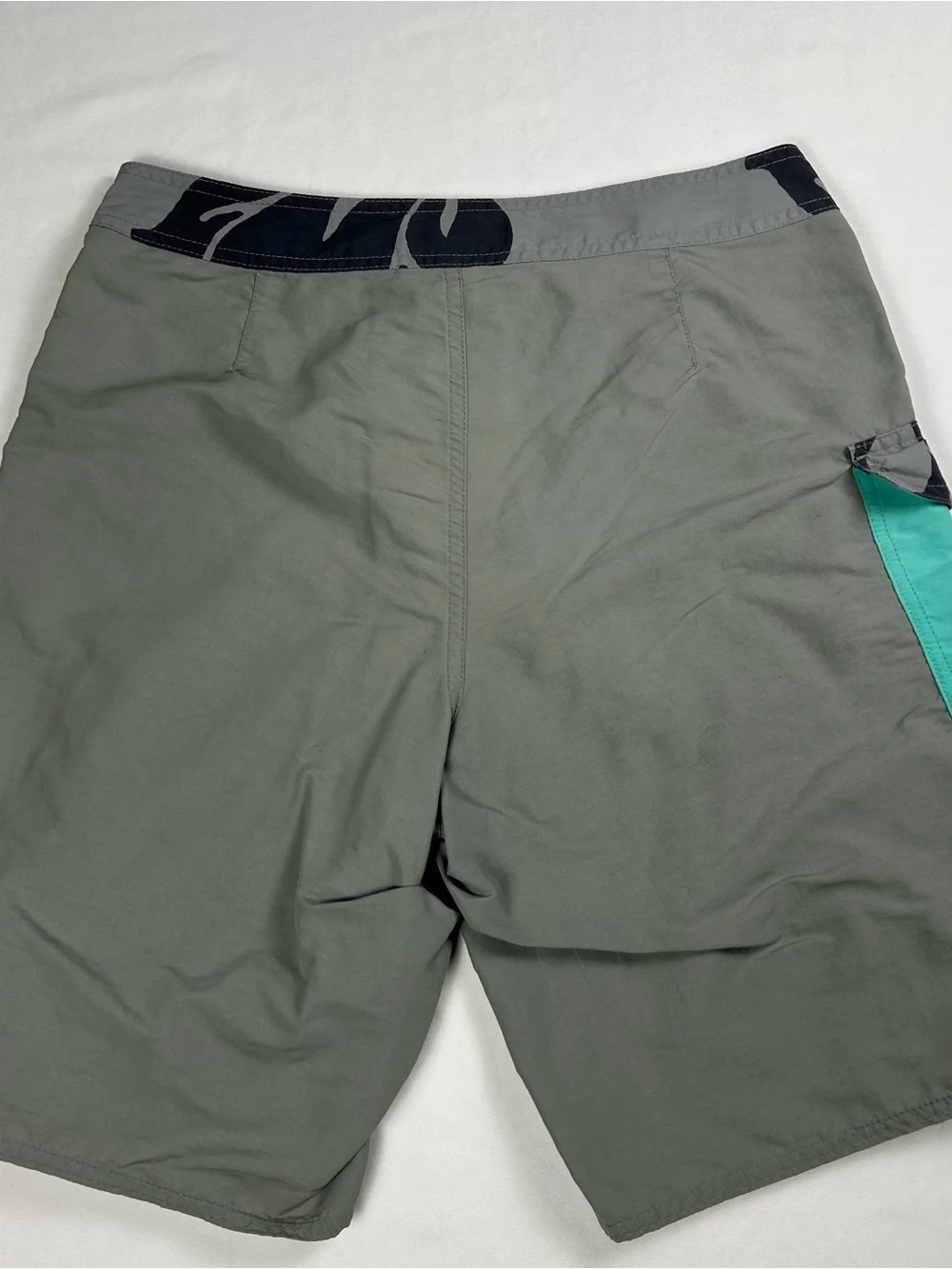 Patagonia Men's Wavefarer Board Shorts Size 29 - Gray / Teal Colorblock
